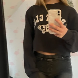 Tröja aldrig andvänd  - Grå tröja ifrån gina, andvänd få gånger 