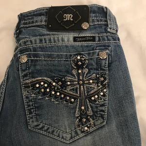 Miss me jeans  - Säljer dessa som är köpa second hand för 230kr! De är i storlek 31 och har modellen straight ! Okej skick ! De är lågmidajde 