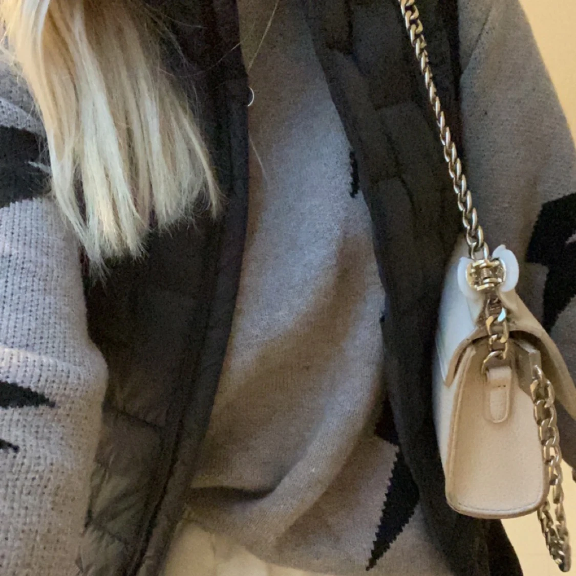 Stickad tröja med blixtrar - 91