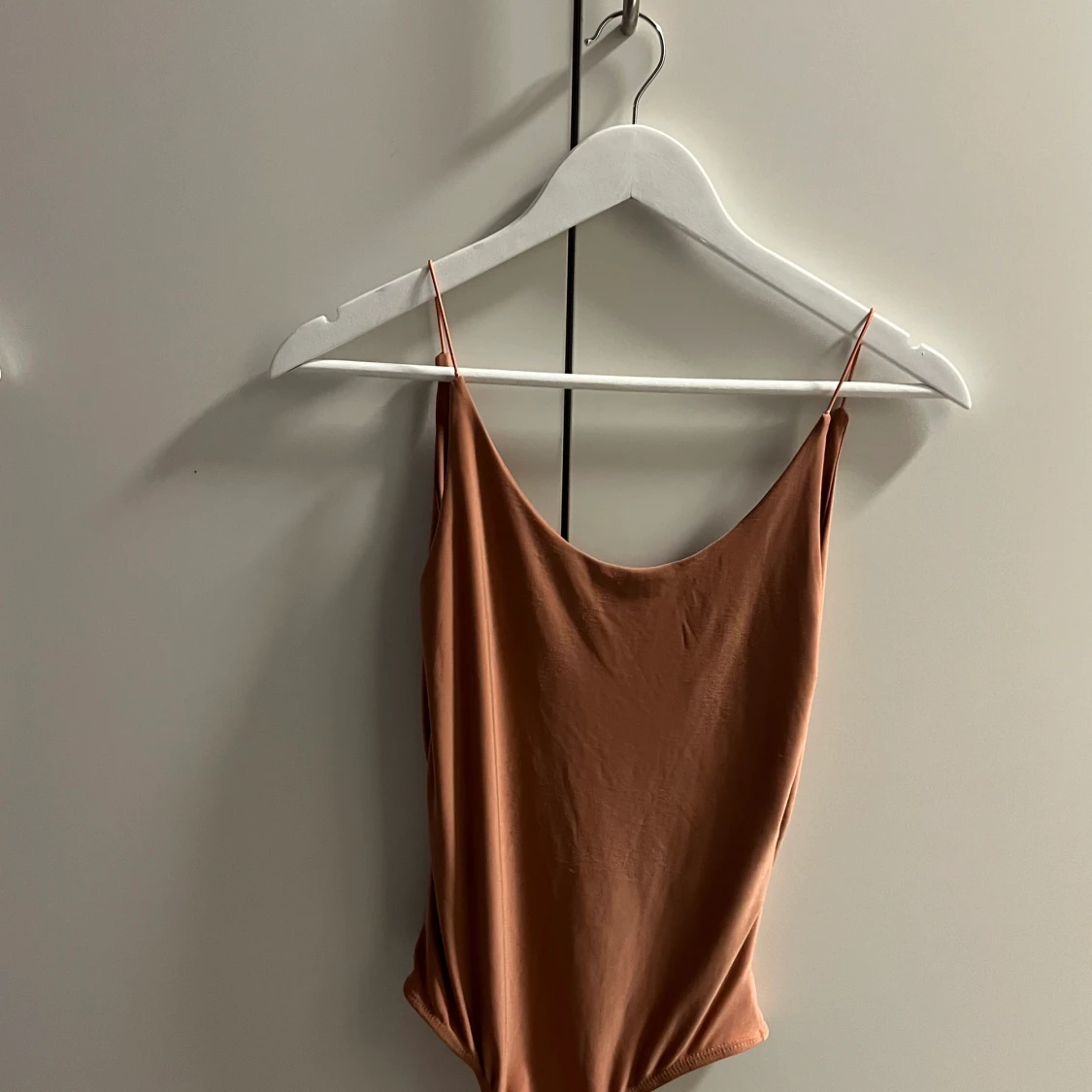 Linnen i mörk rosa och vit 