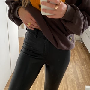 Läderbyxor  - Läderbyxor från zara. Slimfit, snygga till hösten!