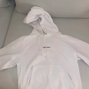 Champion hoodie - Nypris 1500kr mitt pris 500kr storlek S passar M inga defekter eller nånting. Möts i sthlm. 