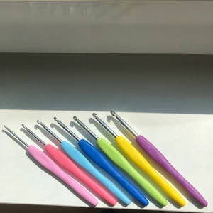 Virknålar - Under Corona har jag tagit an en ny hobby men nu börjar det spåra och jag har allt för många virknålar så säljer dessa 7 i storlekarna 2,5mm, 3,5mm, 4,0mm, 4,5mm, 5,0mm, 5,5mm och 6,0mm:)