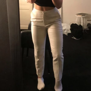 Kostymbyxor - Svagt beige rutiga kostymbyxor❣️😄