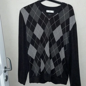 Tröja - Trendig ”farfarströja” från secondhand. Aldrig använd då jag inte hittade något att ha den till. Storlek L. Köparen står för frakten:)