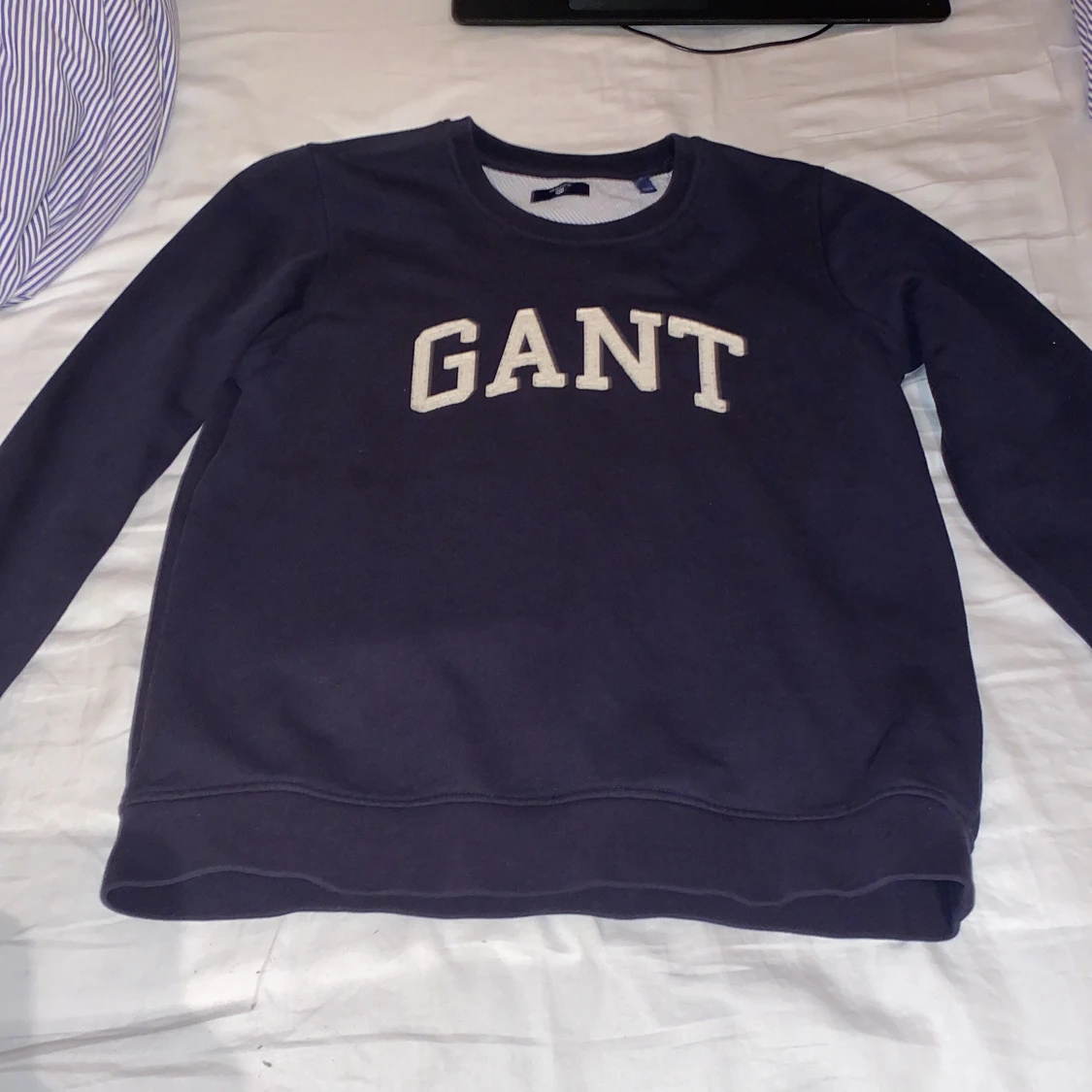 En äkta gant tröja i storlek s i tjej och är 160