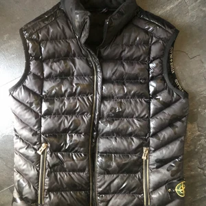 Stone island väst - Bra skick, har tvättat den så den är covid säker