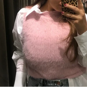 Stickad väst  - Jättemysig slipover som inte kommer till användning, använd endast 1 gång. Storlek L men rätt liten i storlek 