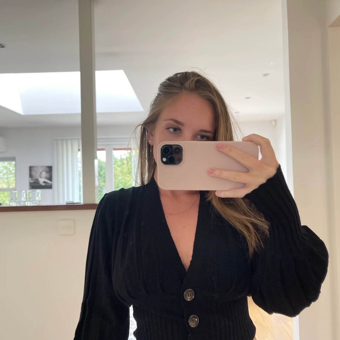 Fin kofta med bruna knappar 