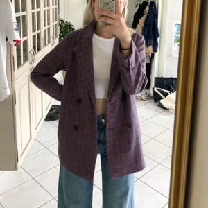 Pastell-lila kappa från Nakd - Lite oversized lila kappa från Nakd. Storlek 36 och helt oanvänd!