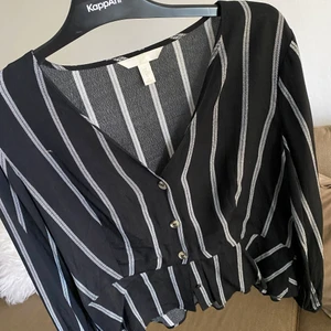 Streck blus - Fin blus med knappar