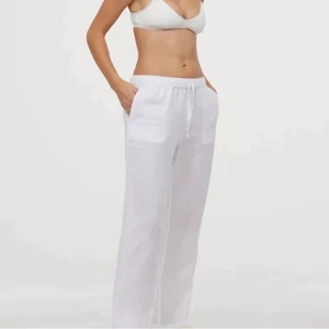 Linnebyxor hm  - Säljer dessa populära och slutsålda linnebyxor från hm jag är 170 cm och dom är lagom långa på mig🤍🤍🤍