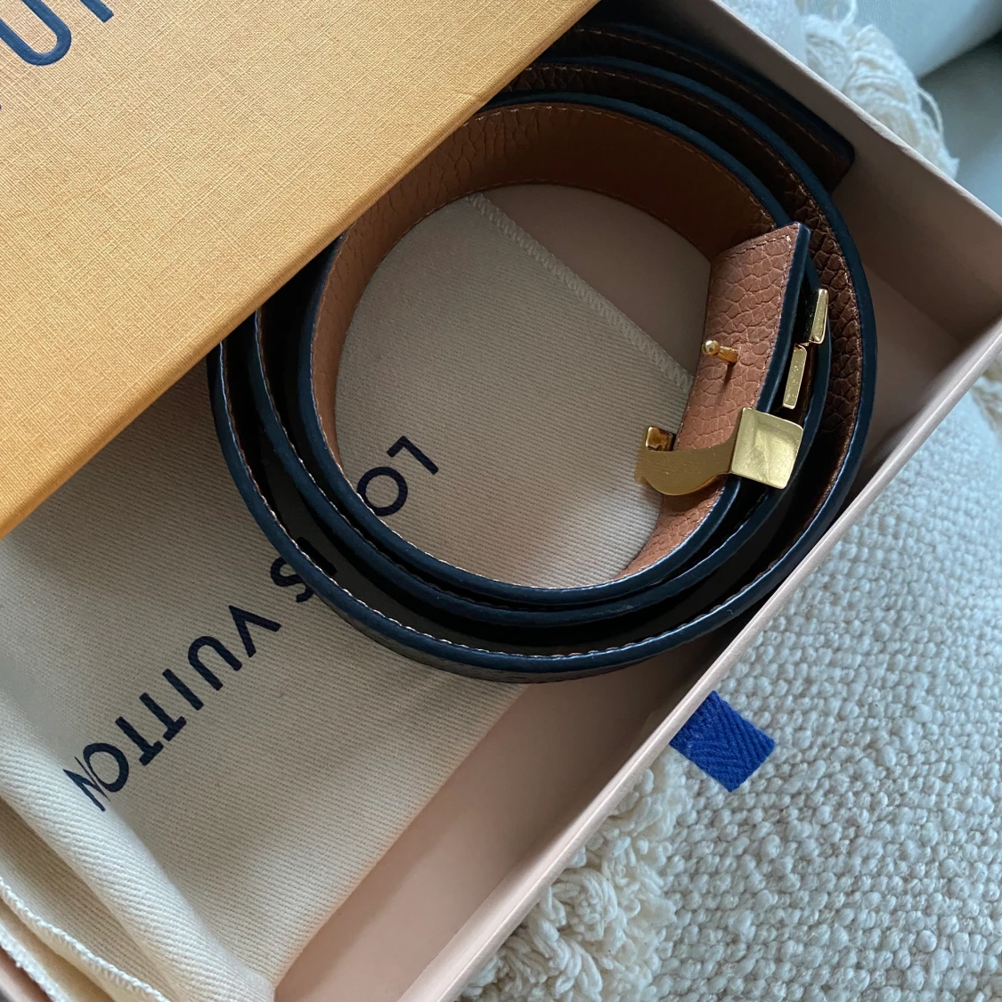 LOUIS VUITTON SKÄRP - 90