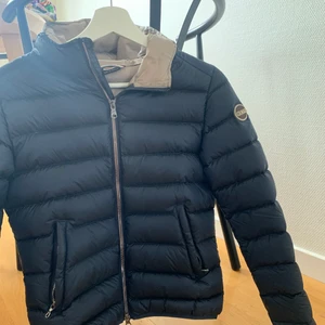 Colmar dunjacka - Säljer pga inte kommit till användning. Nypris 5000, mitt pris 1500