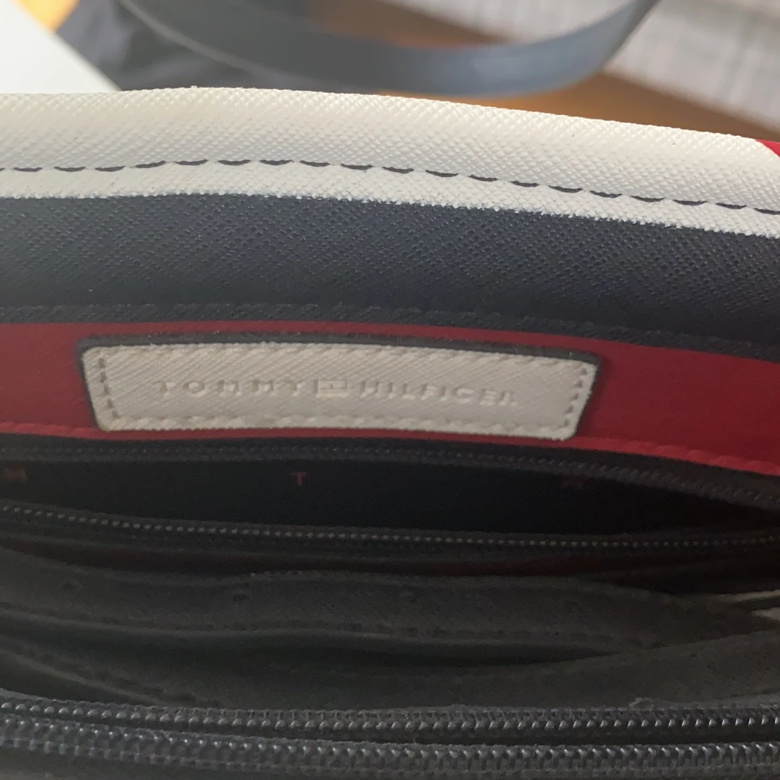 Tommy hilfiger väska - 91