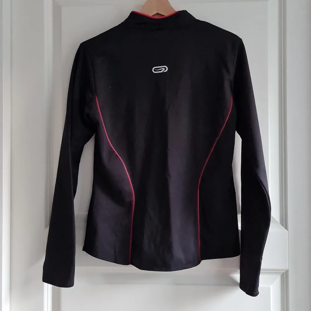 Sports long sleeve. Great condition 😊. Toppar.