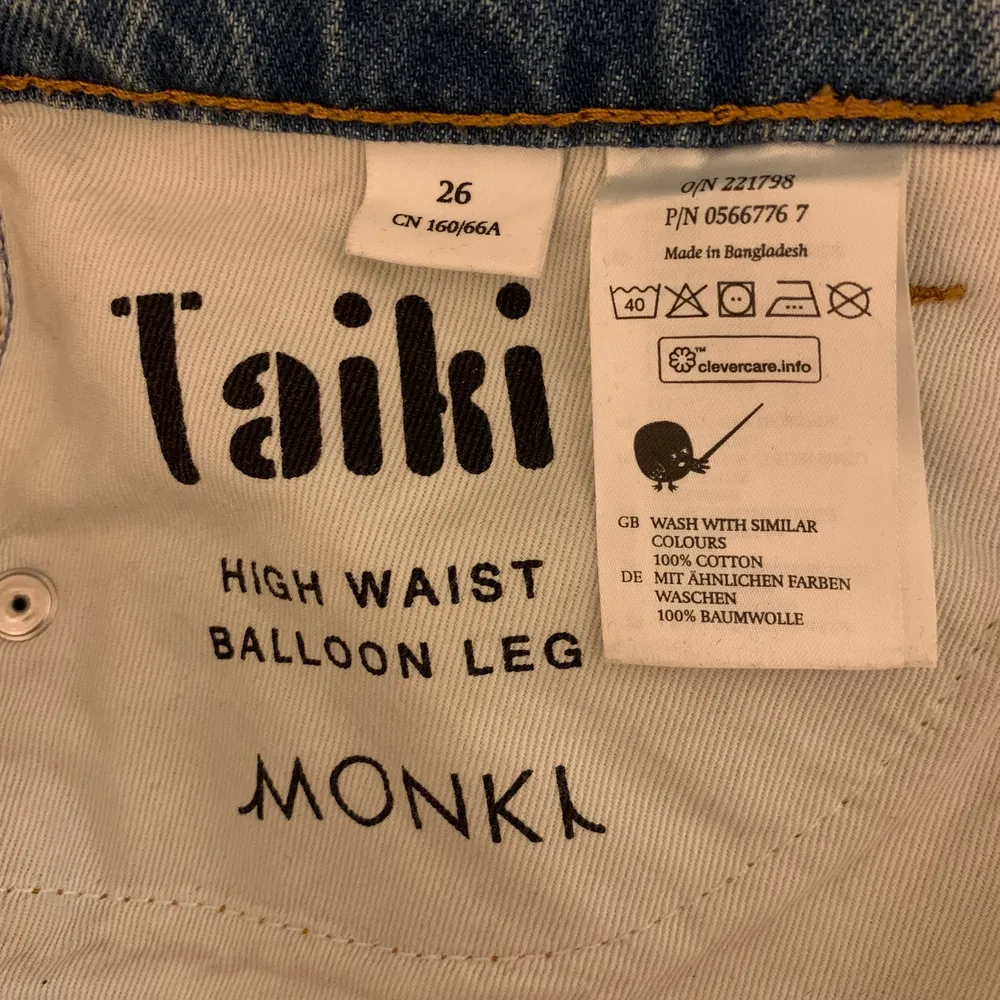 Jeans från Monki i väldigt bra skick säljer pga förstora för mig😌 . Jeans & Byxor.