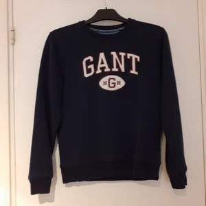 Gant tröja - Säljer min gant tröja den är använd 3 gånger typ den är marinblå stl xs men passar även s