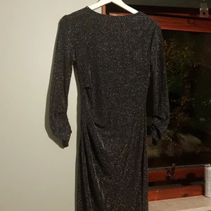 Tight fest klänning storlek XS - Tight fest klänning ger väldigt fina former använd en gång i storlek xs