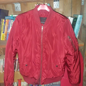 Only st S Jacka - En fin jacka som ser rätt fräsch ut. 