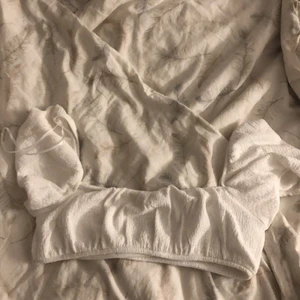 Super fin tröja från h&m strorlek xs  - Nästan alldrig änvänd har bara testat den 