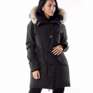 Canada Goose jacka - Jag vill sälja min Canada Goose jacka då jag inte använder den så ofta och har haft på mig den 4 gånger under föra vintern