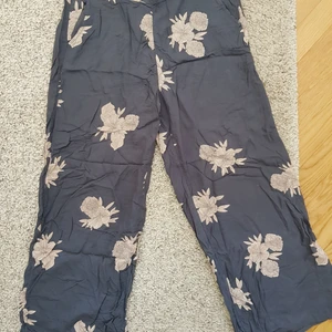 Roxy flower pants - size 40 - Summer, light fabric pants! Such a nice pants, really  comfortable to wear:)