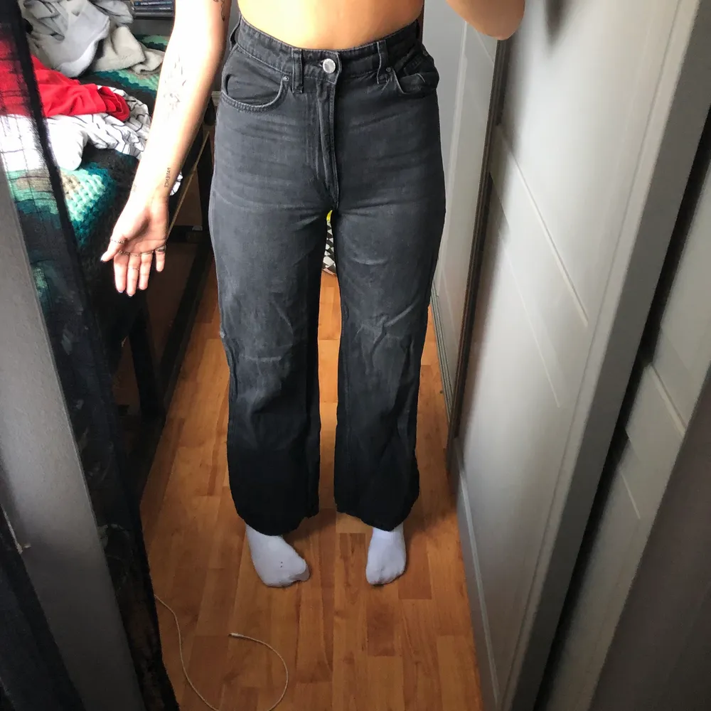 Svarta raka jeans. Jeans & Byxor.