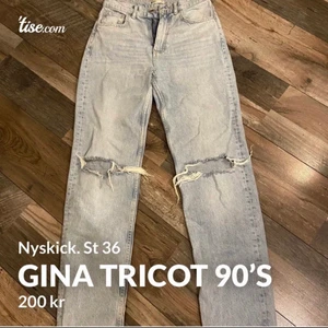 Gina tricot 90’S - Supersnygga, stretchiga samt hög midja! NYSKICK!! Endast använda en gång, storlek 36!! 💕💕