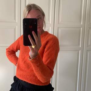 Orange stickad tröja från Carin Wester, köptes i somras men har inte kommit till användning 🧡