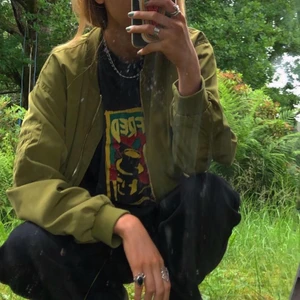 Jacka  - Jacka i härligt grön färg köpt för ett antal år sedan, sparsamt använd :) 200kr + 66kr spårbar frakt