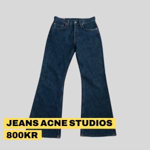 Säljer dessa populära Acne Studios 1992F Bootcut jeans. Köpta för 2200kr. Endast använda 2 gånger, så helt nya. Slutsålda överallt.