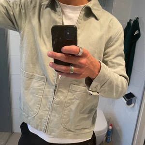 Weekday overshirt  - Säljer min overshirt från weekday eftersom att den ej kommer till användning längre, ganska använd men i väldigt bra skick, köparen står för frakt!