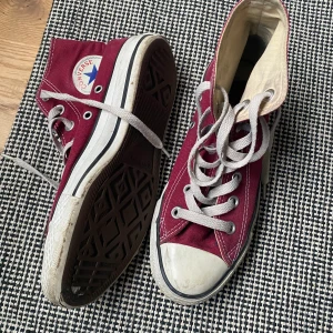 Converse i stl 38 ❣️ - Converse i storlek 38 i gott skick, möts i Malmö skickar annars mot en frakt kostnad. Köp direkt gör 280kr inklusive frakt eller buda. Ledande bud: 165kr
