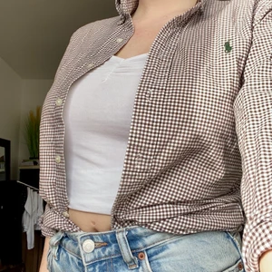 Ralph lauren skjorta - Jättefin brun/vit skjorta från Ralph Lauren.