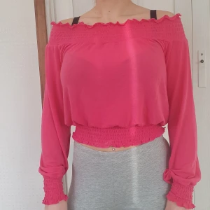 Off shoulder tröja - Fin offshoulder tröja I nyskick, använd 1gång!