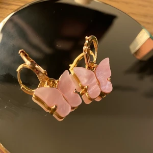 Fjärilsörhängen  - Jättesöta men de har aldrig kommit till användning❤️