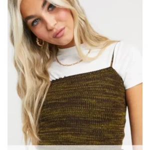 Stickat linne  - Säljer detta snygga stickade linnet pga kommer inte till användning :(( 🌷 80kr 🌷