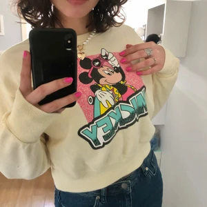mickey mouse cropped sweatshirt  - mysig croppad musse pigg sweatshirt i vintagestil 💞 bra skick!!