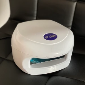 UV lampa - En helt fungerande uv lampa. Inte använd alls mycket, fungerar precis som den ska. 