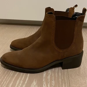 Boots - Bruna helt oanvända boots! Storlek 37, ifrån märket Dasia. Dyra i inköp och supersnygga!