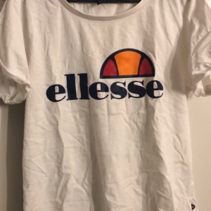 T-shirt - Jättefin t-shirt ❤️stl M/L ❤️ 80kr+frakt❤️ köpt för 249kr❤️