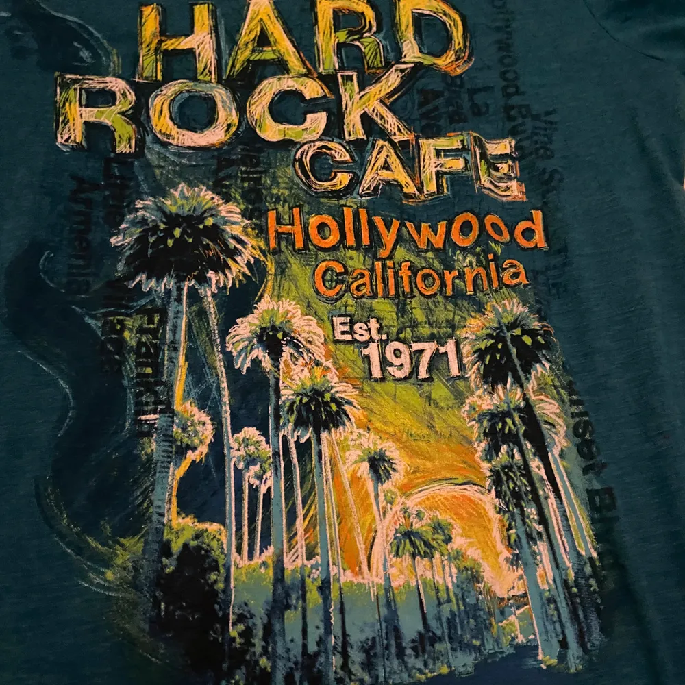 Jättefin hard rock café tröja köpt second hand som knappt är använd:). T-shirts.