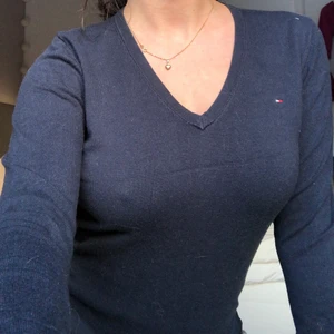 Tommy Hilfiger tröjamörkblå xxs  - Mörkblå Tommy Hilfiger tröja