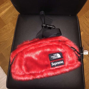 Supreme bag  - Never used but takin out of the original package Fw20, one size