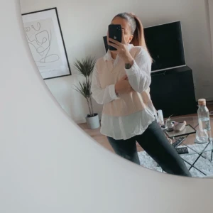 Vit/beige väst  - Vit/beige väst, aldrig använd. Storlek S 