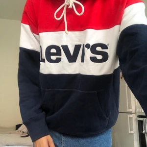 Levi’s tjocktröja  - Mysig tjocktröja! Mycket bra skick🦋