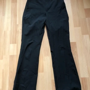 Kostymbyxor ifrån Bikbok  - Sköna kostymbyxor ifrån Bikbok