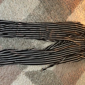 Randiga kostymbyxor  - Skickar genom post, kan även mötas!