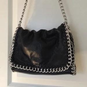 Tiamo Väska SÖKER - Någon som kan sälja sin tiamo väska mellan 100-250kr?